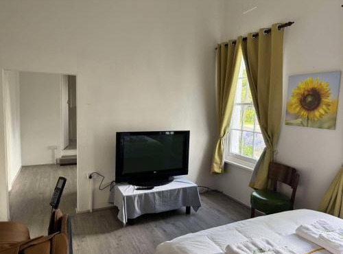 Hearty Center Motel