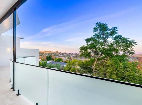 Heights of Luxury - Elite Contemporary Entertainer
