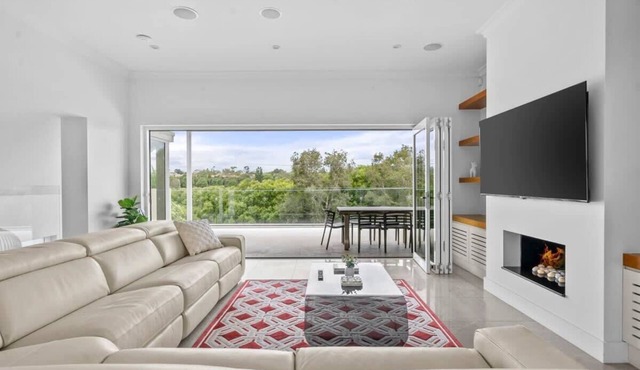 Henley Haven: Private BBQ Terrace