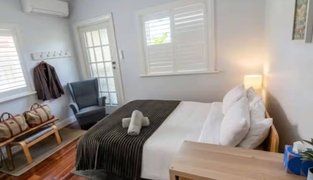 Heritage Garden Apartment - Balmain East - Parks, Pubs & Harbour Walks