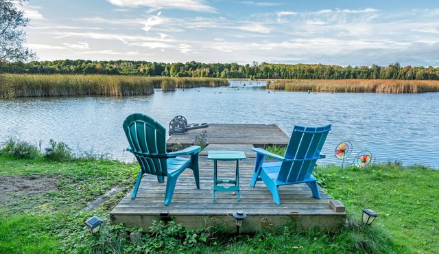 Hidden Haven Cottage: The Perfect Family Getaway for Fun and Relaxation! in Flesherton