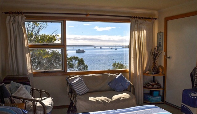 Hill's Shack is an original Coffin Bay 3 bedroom stone cottage set right on the Oyster Walk, just metres from the water's edge.