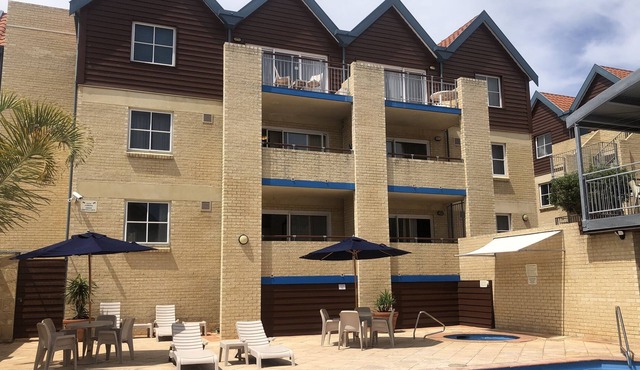 Hillary's Perth Coastal Apartment - Perfect Location For Everyone