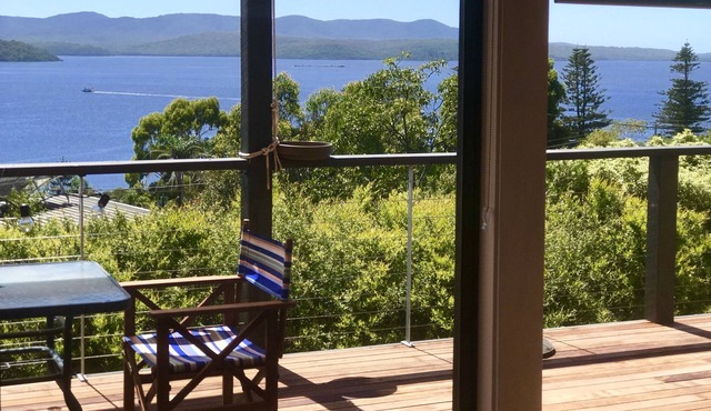 Hillstop Mallacoota - Pet Friendly with Lake Views