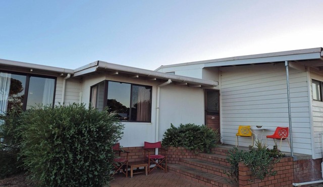 Hopetoun Beach House. Step back in time! A close stroll to town and beach.