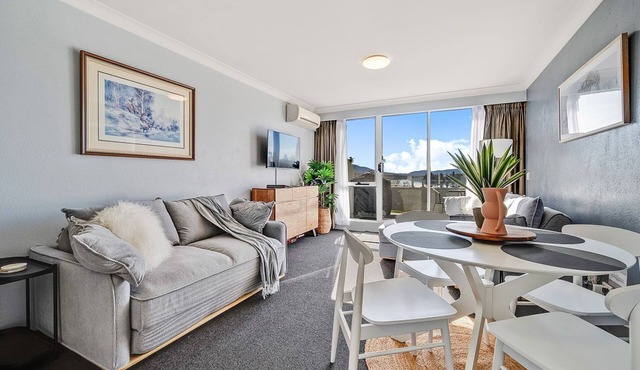 Horizons 306 - Deluxe Lake Front Studio l Pool l Tennis l WiFi l BBQ
