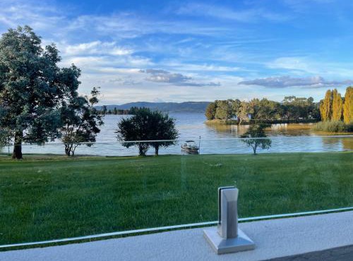 Horizons 424 Lake Jindabyne Waterfront 2 Bedroom Apartment
