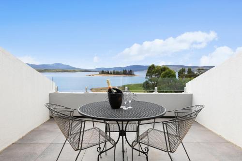 Horizons Lake Jindabyne