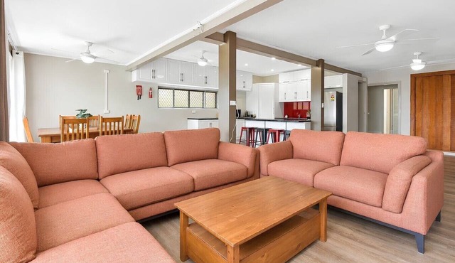 Hunter Valley Group Retreat | Pool | Sleeps 16 in Cessnock