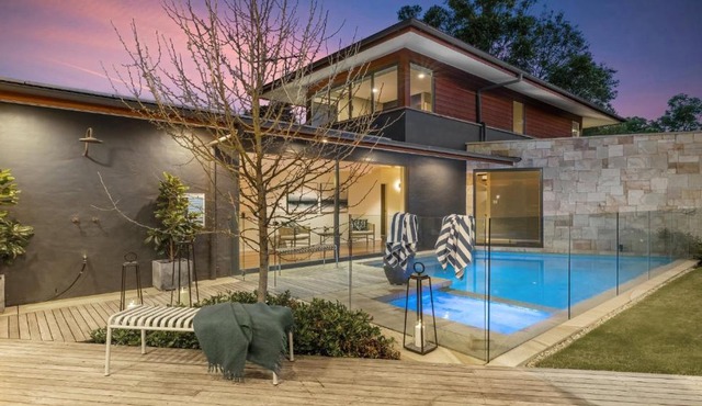 Hunter Villa - The Vintage