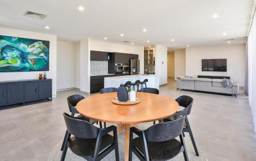 Indulge Apartments - City View Penthouses