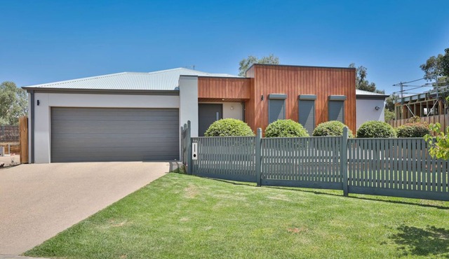 Indulge Luxury Homes - Dockside Marina