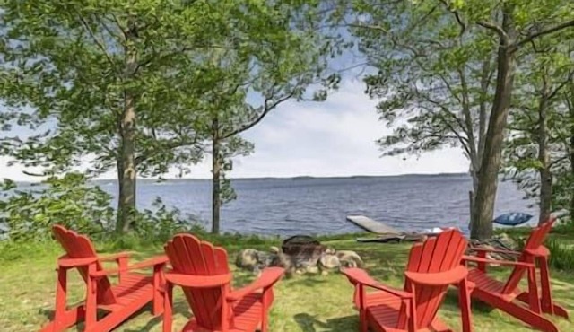Infinite Sparrow-Lakeside Family Retreat in Gravenhurst