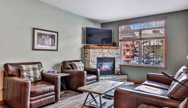 Inviting Condo – Hot Tub & Relaxing Atmosphere! in Canmore