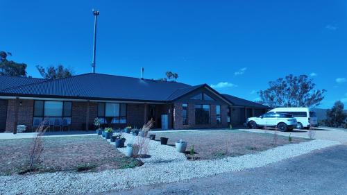 Janaki Farmhouse - 5 Bedroom House Villa at Top of Cooma