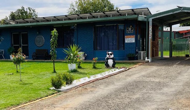Jerilderie BNB - 2BR Home - 86"TV - Petsfee15