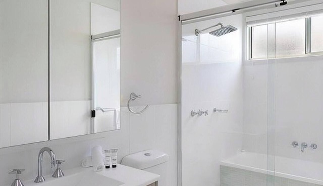 Jesbellerai Villa- Caves Beach Resort