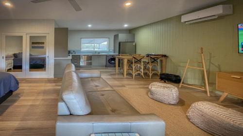 Just For 2 - A Fantastic Apartment - Perfect Coffin Bay Base For One or Two Guests
