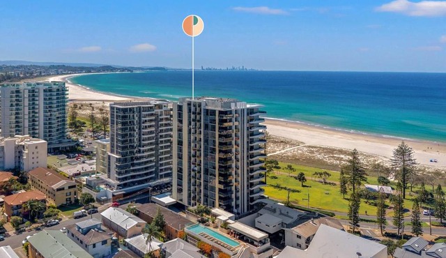Kirra Coastline Luxury | Oceanfront Level 12| Pool