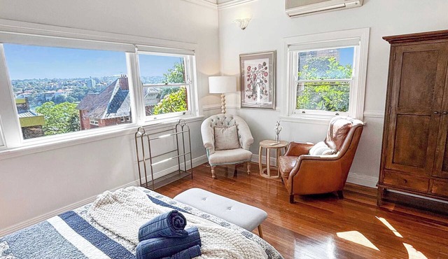 Kirribilli Gem ! Retro Chic Spacious with Garage in Kirribilli