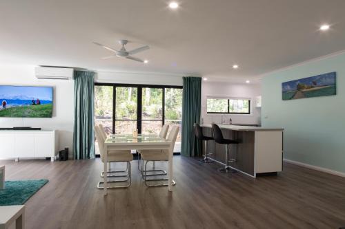 Korindi BnB 2 bdrm House at Long Beach including Breakfast
