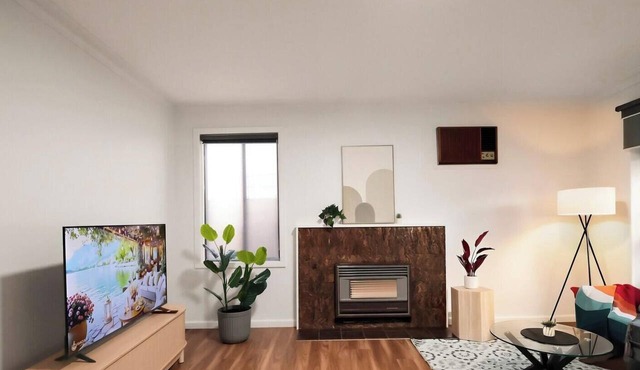 KozyGuru | Broadmeadows | Cozy Home Near Airport in Broadmeadows
