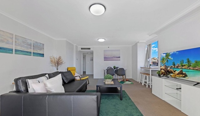 KozyGuru | Haymarket | 1 Bed Big Balcony Apt