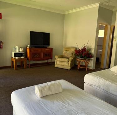 lake clifton tavern and motel