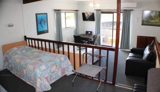 Lake Forbes Motel
