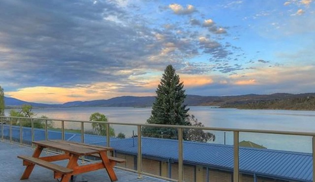 Lake Jindabyne Hotel