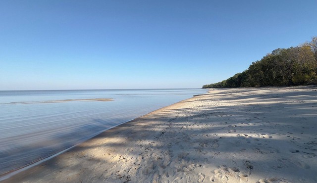 LAKEFORNT-NEW LISTING BY NIRVANA RENTAL AND PROPRTY MANAGEMENT Rent 2 get 2 free in Traverse Bay
