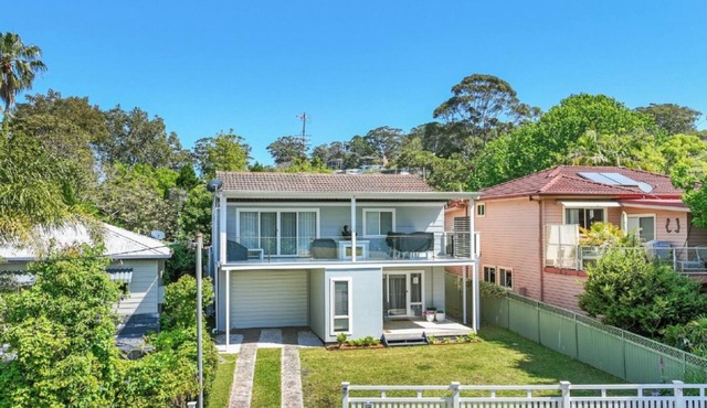Lakeside Living - Walk to Cafes, Shops, and Sand!