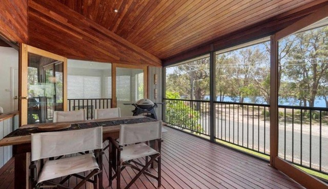 Lakeside Lodge