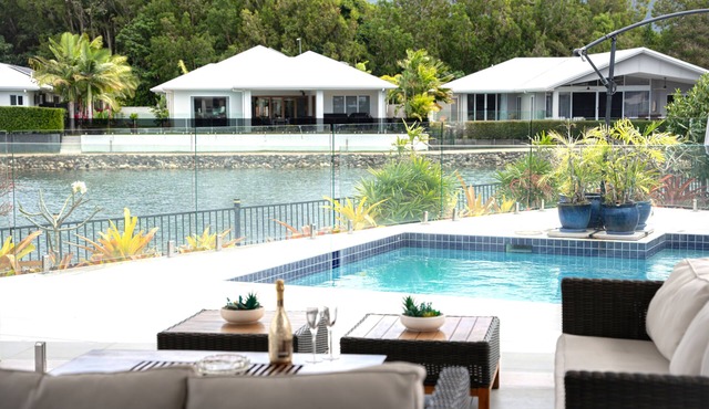 Lakeside Luxury:stroll to beach&restaurants in Trinity Beach
