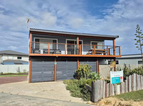 Lano Beach House