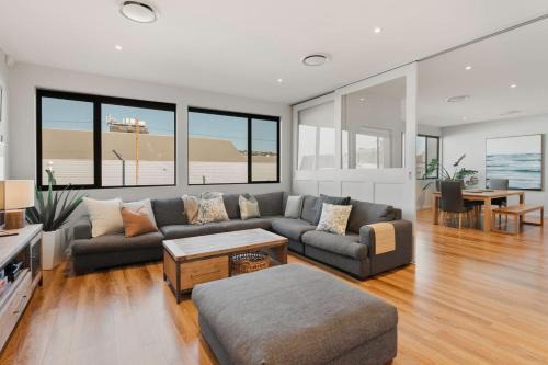 Large CBD apartment with parking