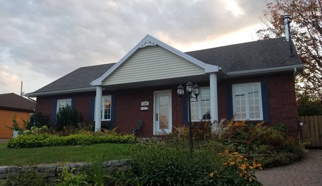 Large private bungalow in Lévis in Saint-Nicolas