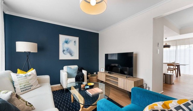 Largs Bay Stay—Relaxed Beachside Retreat with BBQ