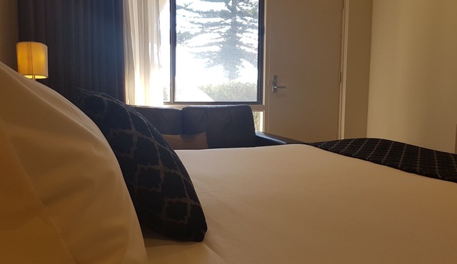 Largs Pier Hotel Motel