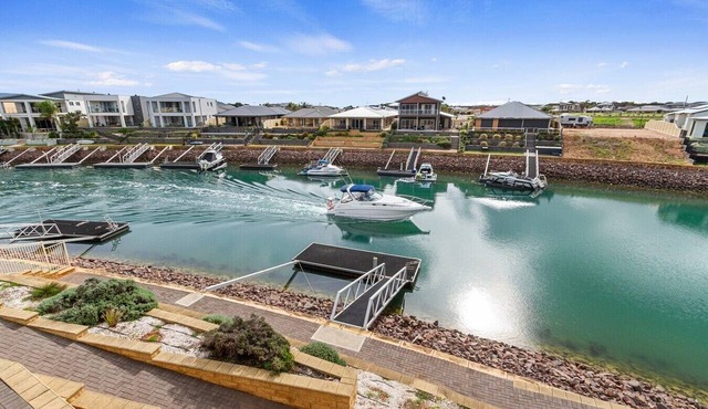 Latitude 39 - Luxury Home on the Wallaroo Marina
