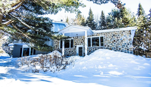 Le LumberJack | Indoor Spa Waterfront - Families - Lanaudière in Saint-Alphonse-Rodriguez