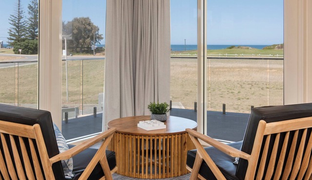 Ledge Views - Luxurious Coastal Home in Ledge Point