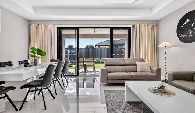 Leeds House | 4BR New Build, Alfresco, 15 Min CBD