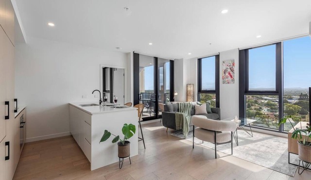 Level 9 Views · 5 min to Austin Hospital | Parking