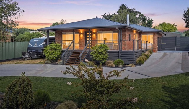 Links Golf Retreat: Modern Family Retreat in Central Location