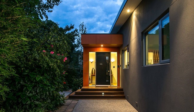 Located just 200 meters to McCrae Beach and a short stroll the shops,...