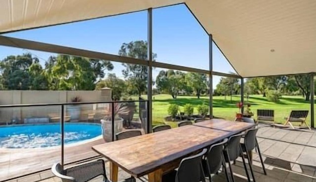 Lodge Studio: Golf Course Views with Private Pool