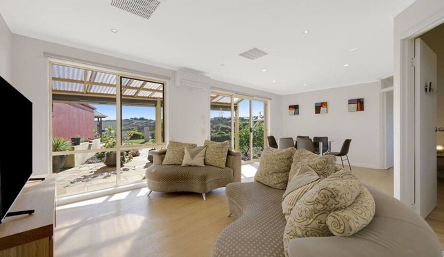 Logans Beach Apartments - Elements