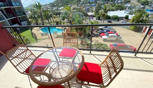 Lovely 2 BR aptmnt, central, top view, great pool