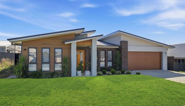 Lovely Lappin - 4 Bed, 2 Bath Family Home